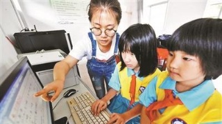 山西山區(qū)內(nèi)一小學(xué)僅兩個(gè)學(xué)生 90后女教師堅(jiān)守講臺(tái)