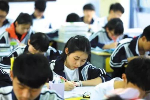 外省回京考生學(xué)業(yè)考成績(jī)認(rèn)證首次在線辦理