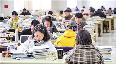 高校研究生拖欠學(xué)費(fèi)為何難解