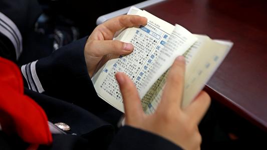 近七成中小學生每天課外閱讀低于1個小時